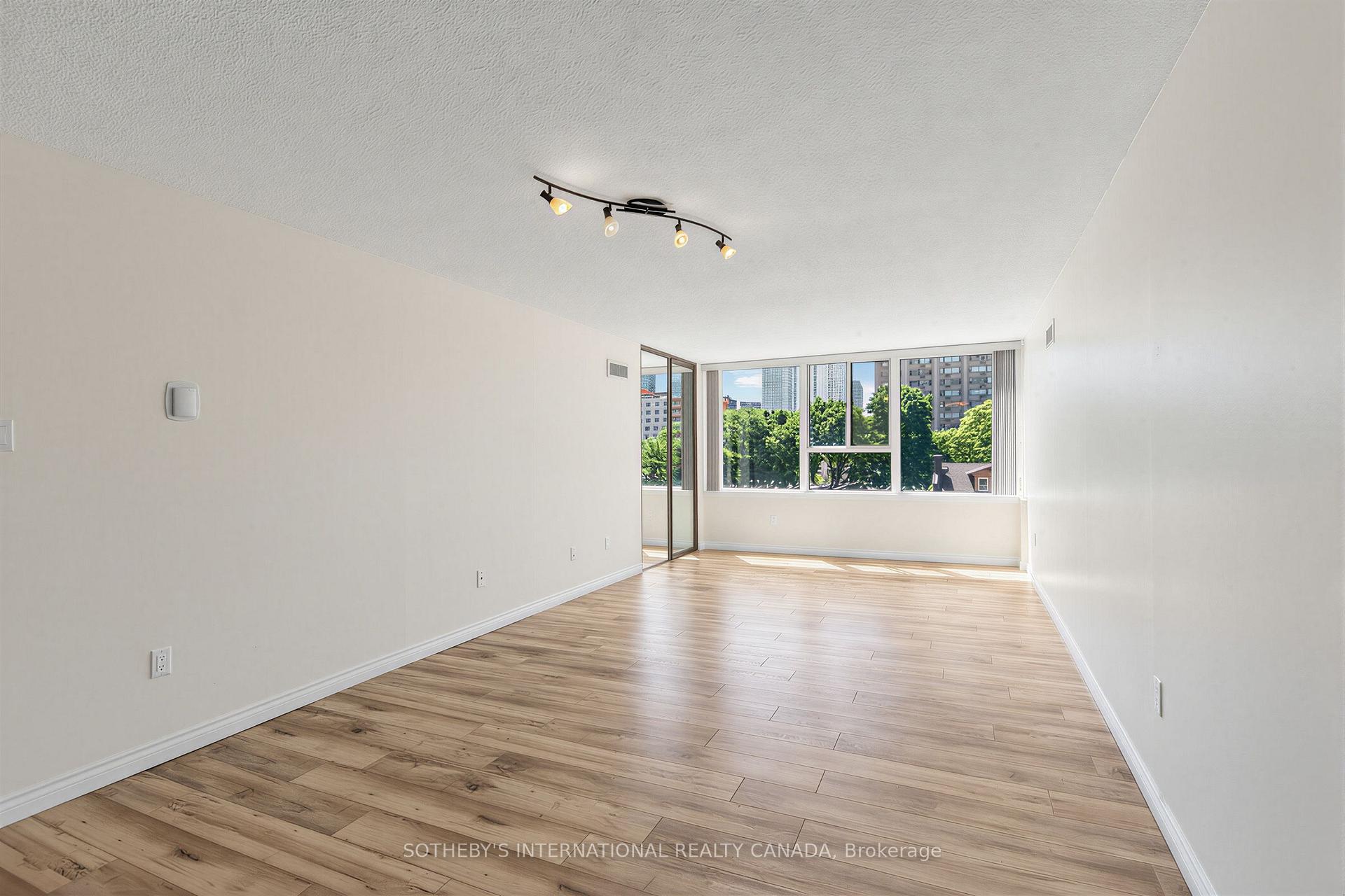 45 Carlton Street 403, Toronto Unit: 403