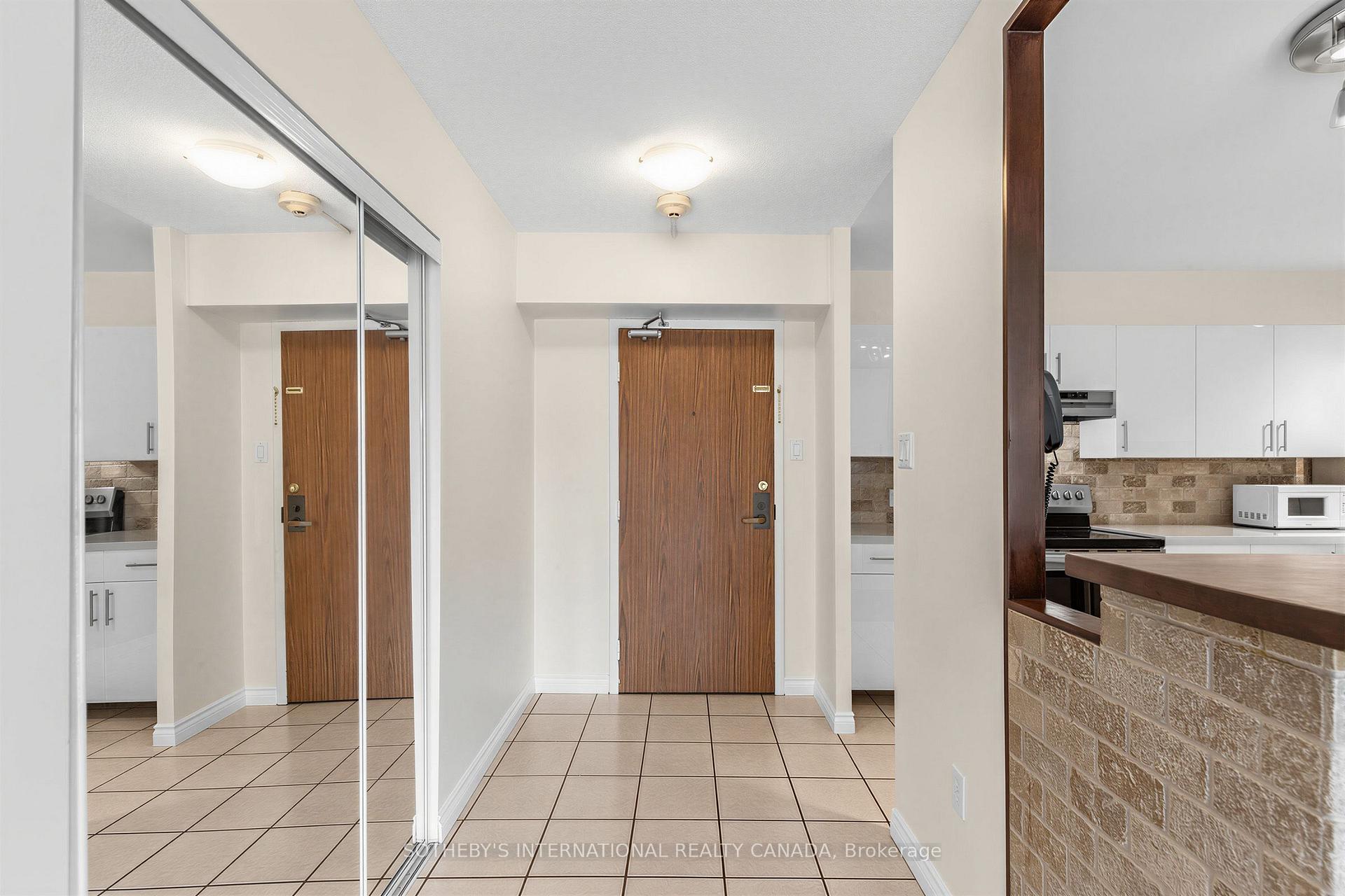 45 Carlton Street 403, Toronto Unit: 403