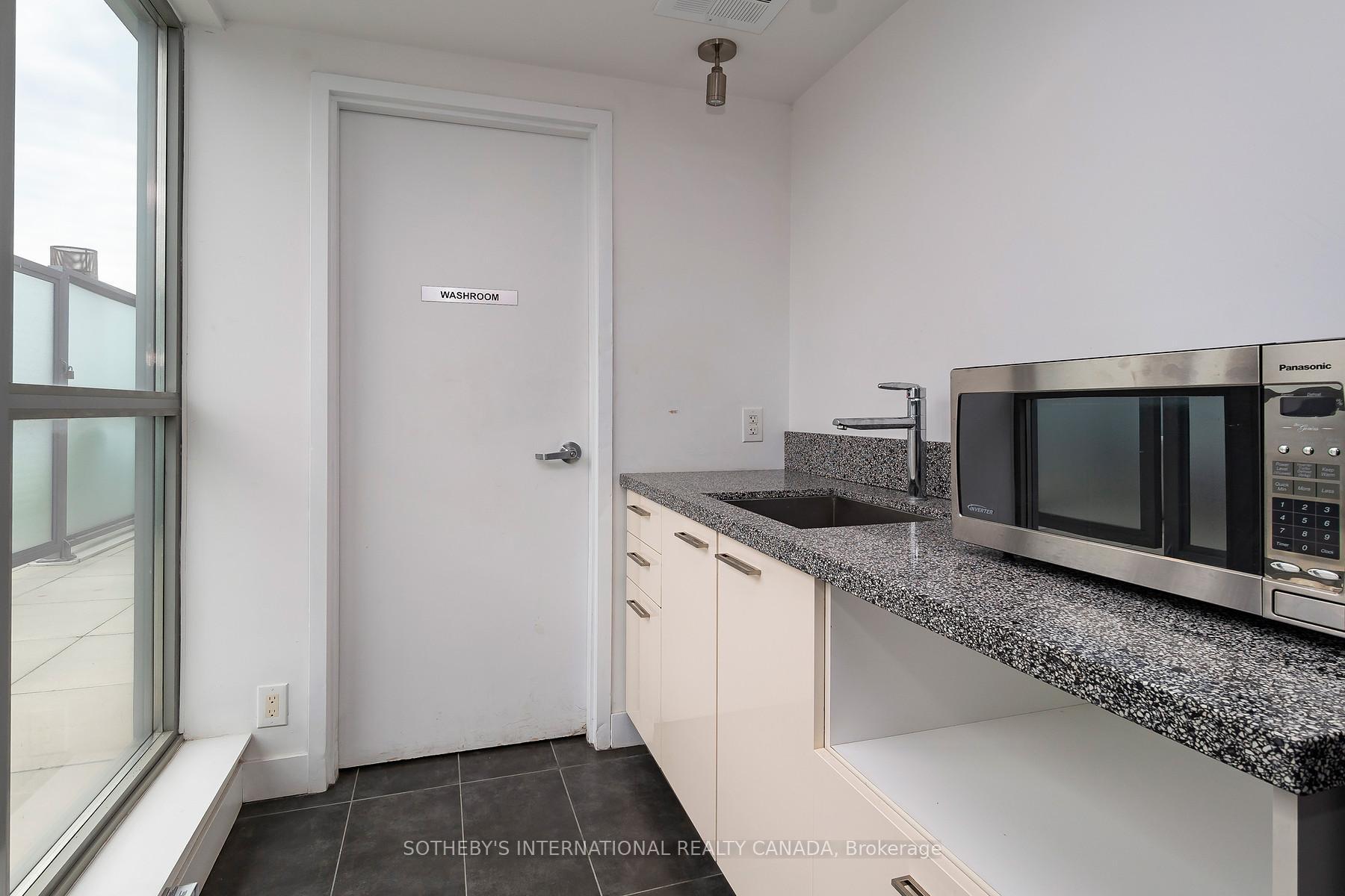 2 Gladstone Avenue 706, Toronto Unit: 706