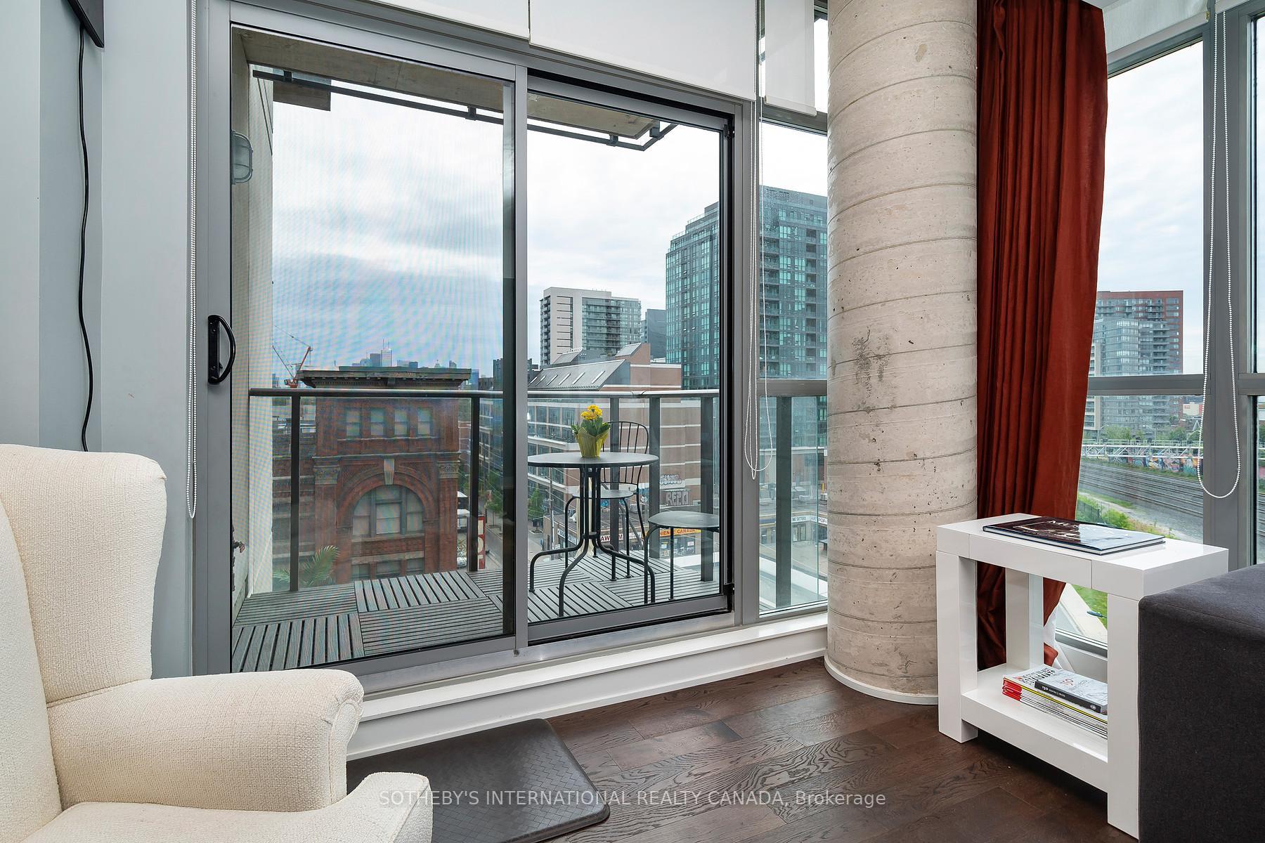2 Gladstone Avenue 706, Toronto Unit: 706