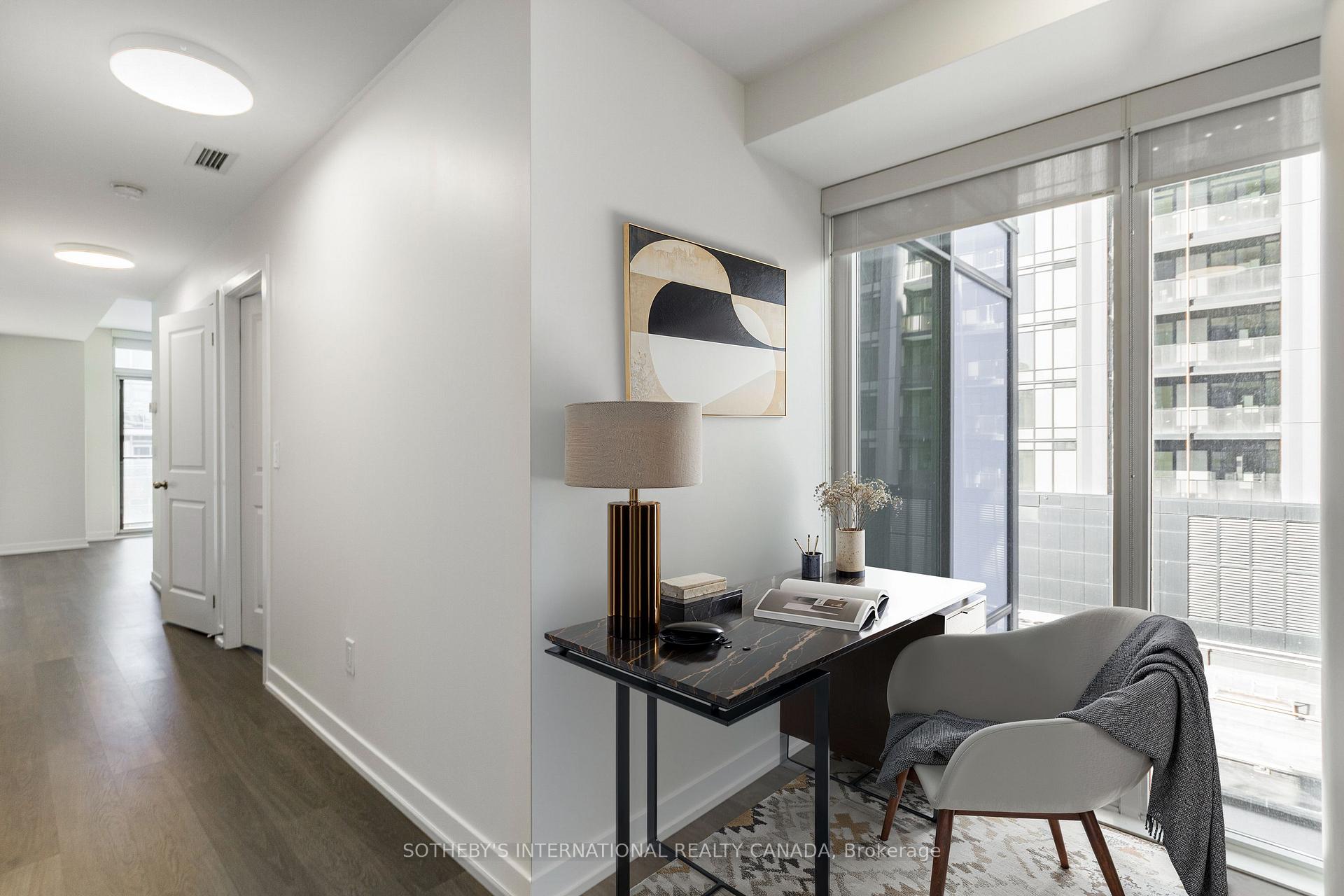 105 George Street 713, Toronto Unit: 713