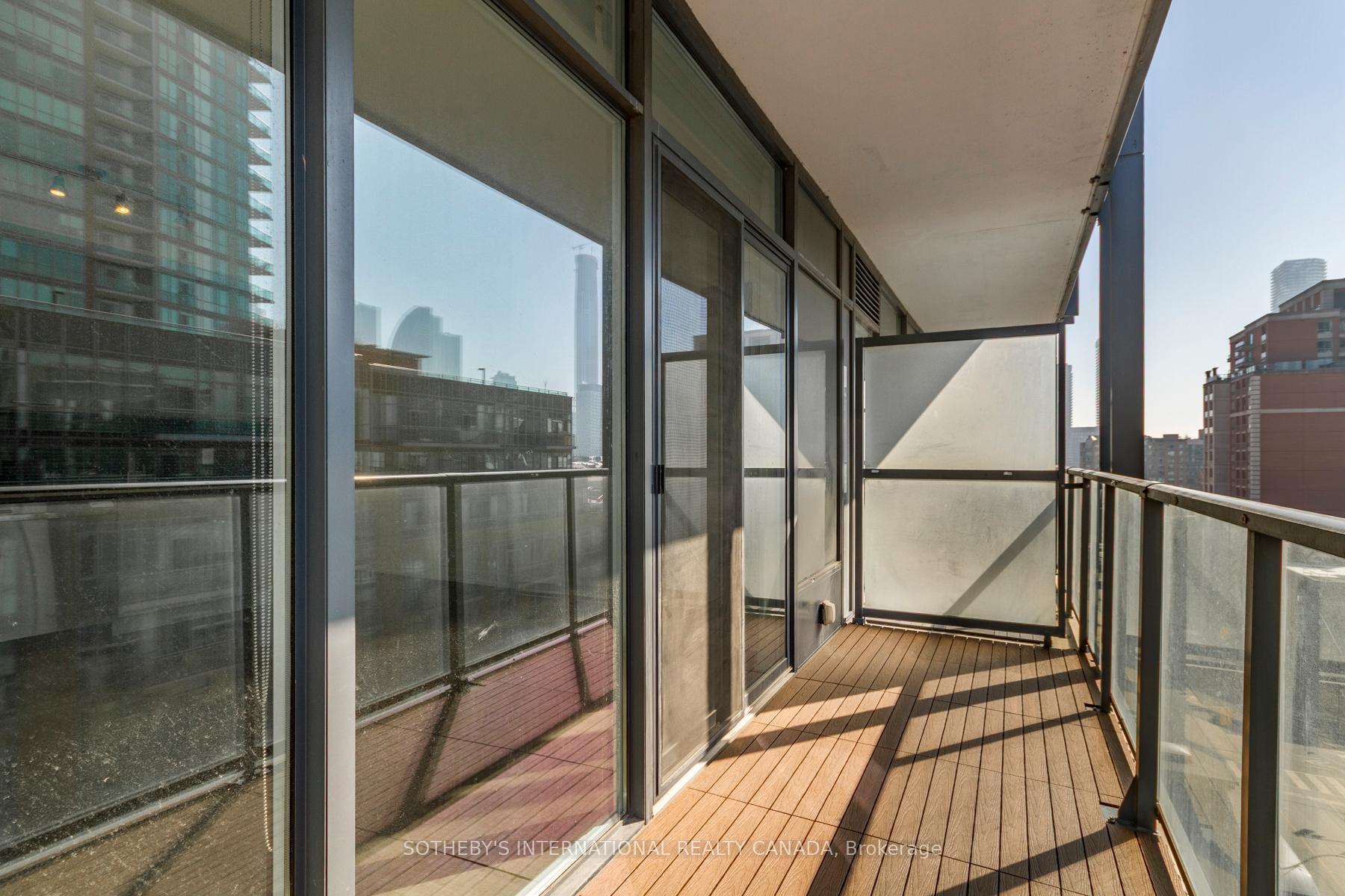 105 George Street 713, Toronto Unit: 713