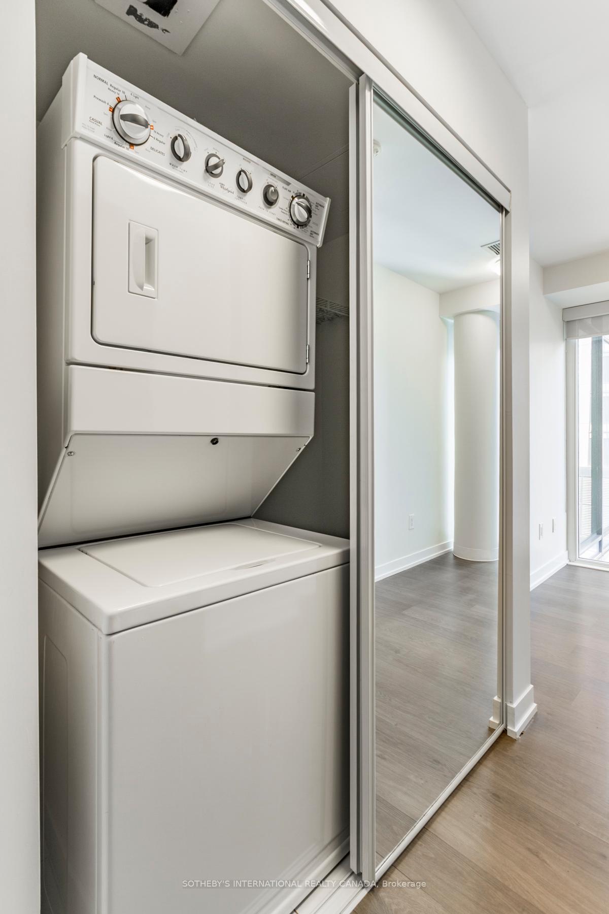 105 George Street 713, Toronto Unit: 713