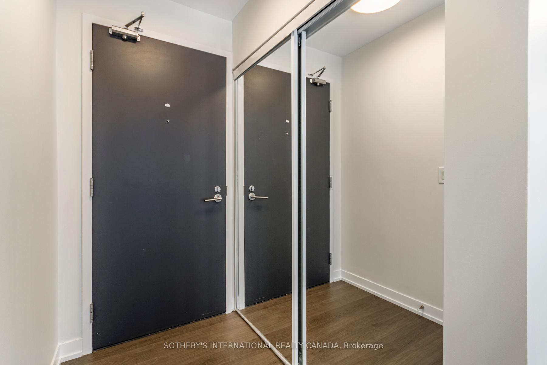 105 George Street 713, Toronto Unit: 713