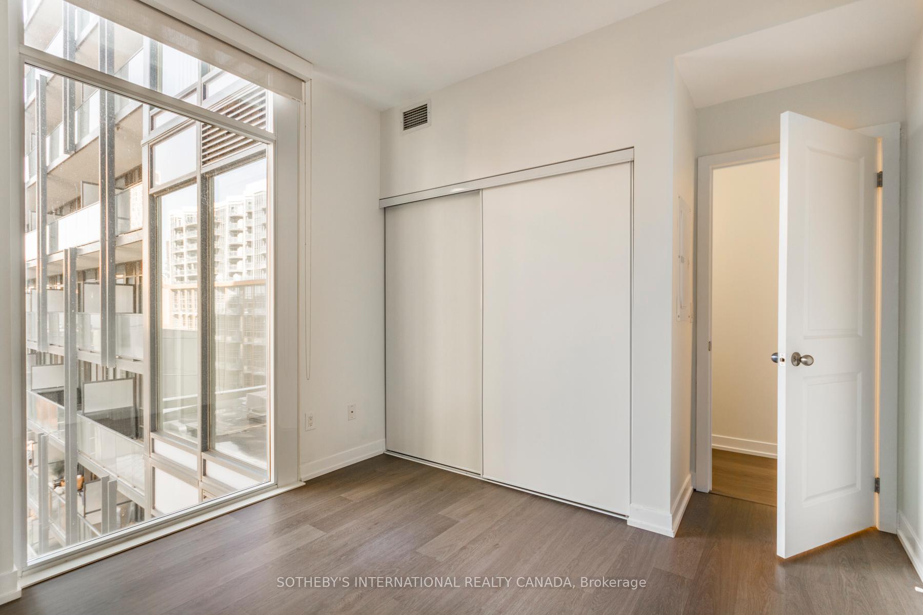 105 George Street 713, Toronto Unit: 713