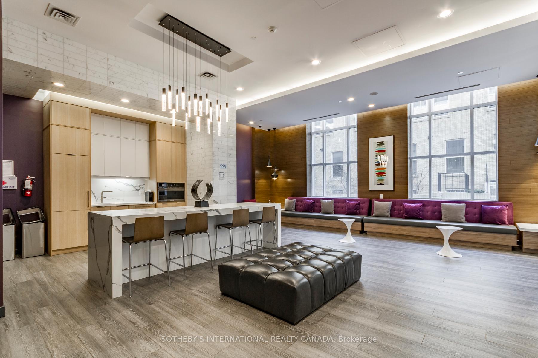 105 George Street 713, Toronto Unit: 713