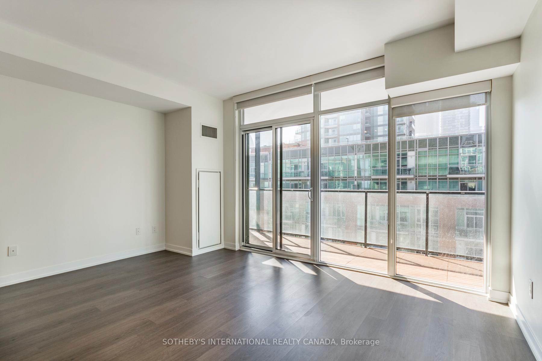105 George Street 713, Toronto Unit: 713