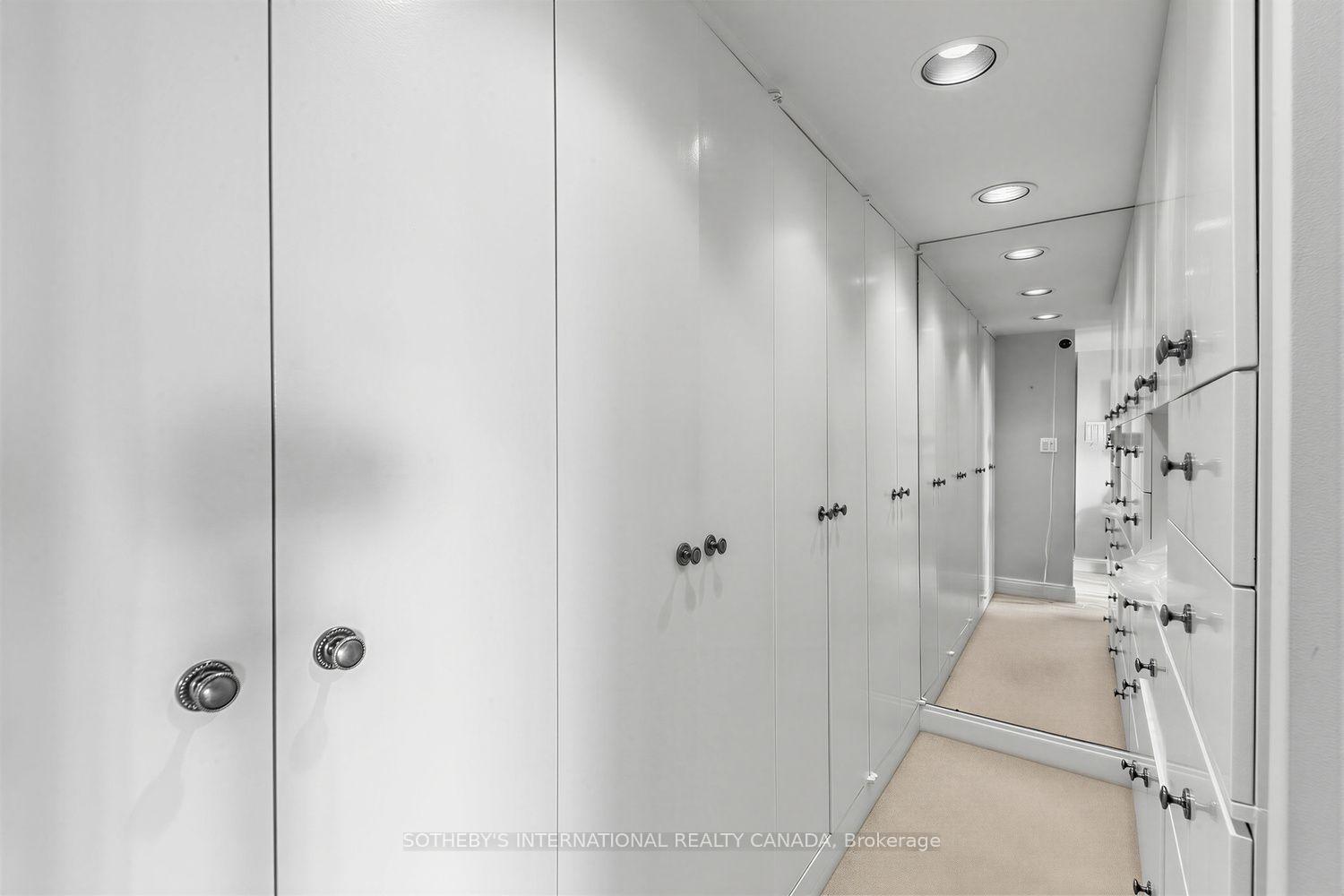 63 St Clair Avenue W 1801, Toronto Unit: 1801