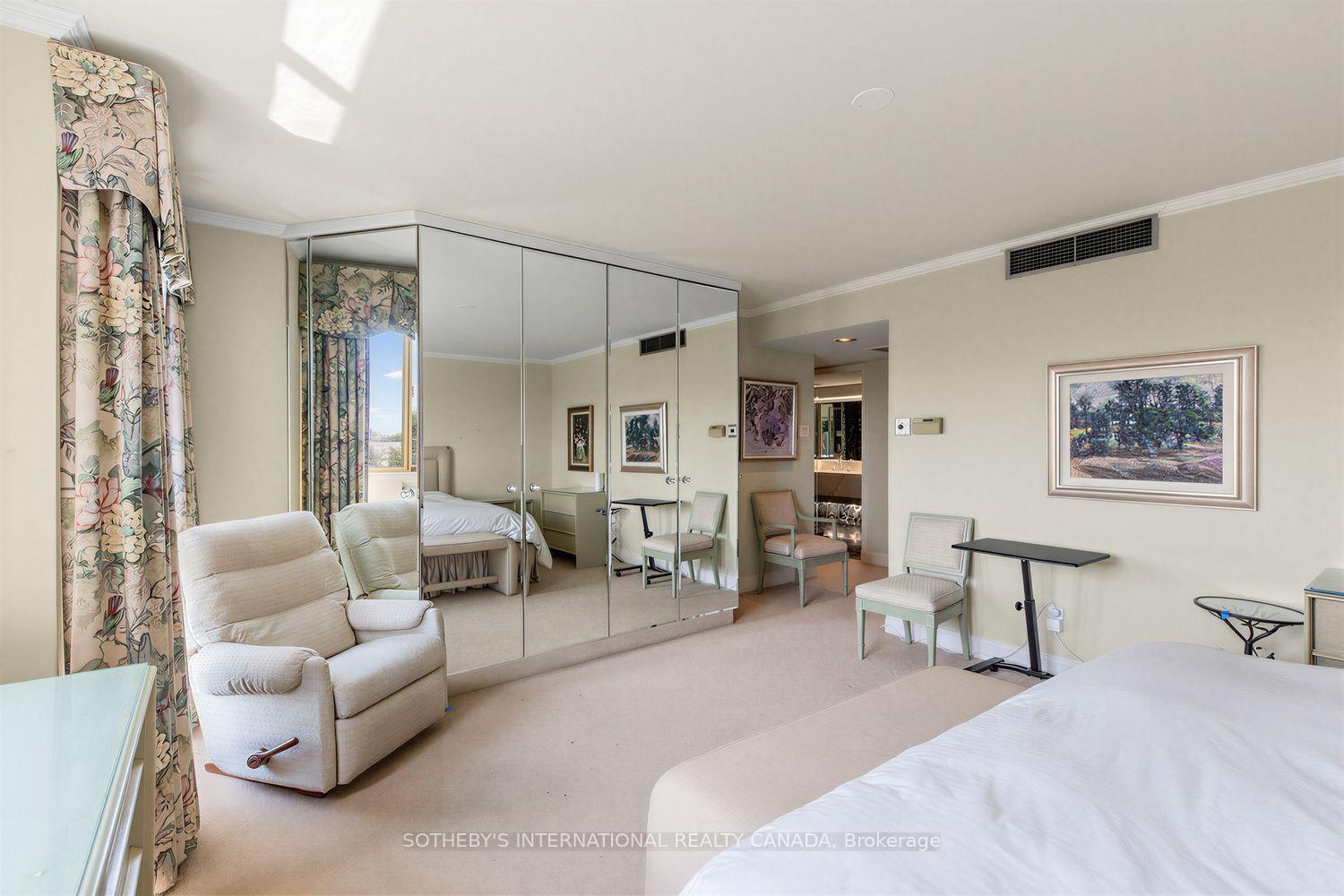 63 St Clair Avenue W 1801, Toronto Unit: 1801