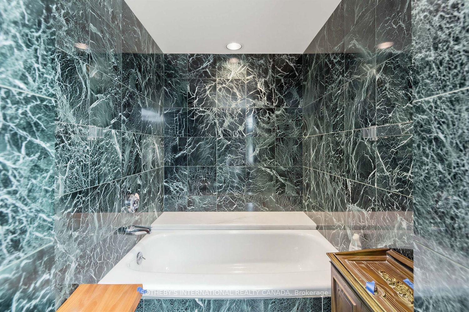 63 St Clair Avenue W 1801, Toronto Unit: 1801