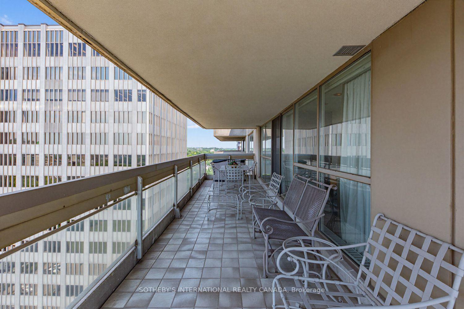 63 St Clair Avenue W 1801, Toronto Unit: 1801