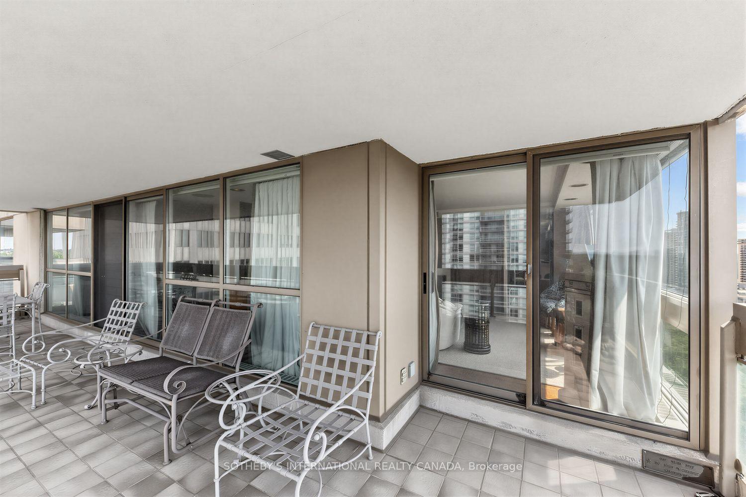63 St Clair Avenue W 1801, Toronto Unit: 1801