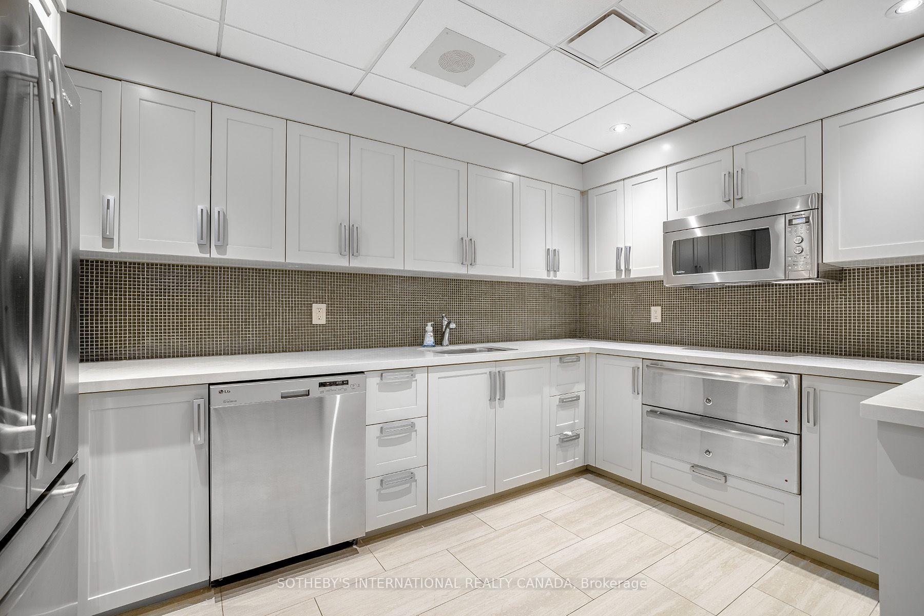63 St Clair Avenue W 1801, Toronto Unit: 1801