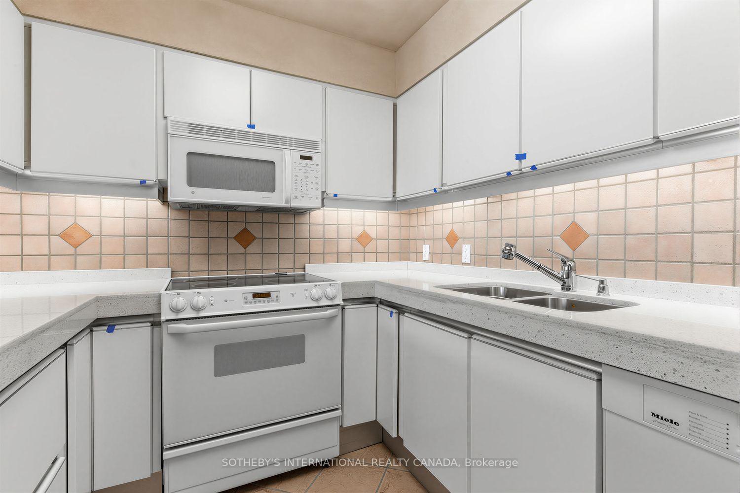 63 St Clair Avenue W 1801, Toronto Unit: 1801