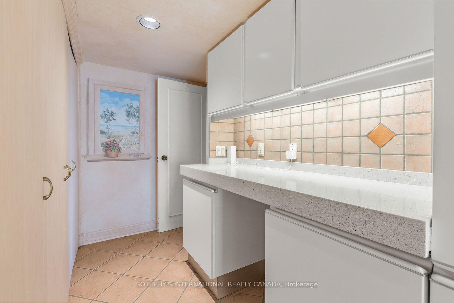 63 St Clair Avenue W 1801, Toronto Unit: 1801