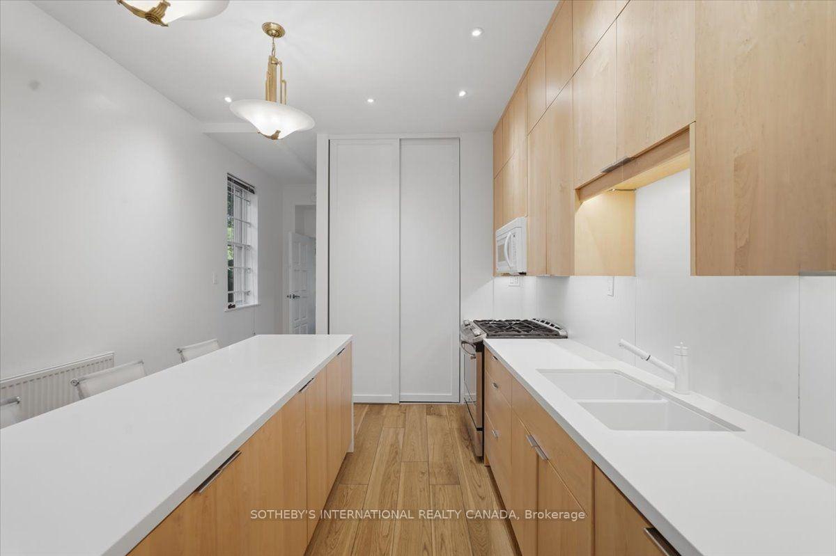 33 Rose Avenue, Toronto