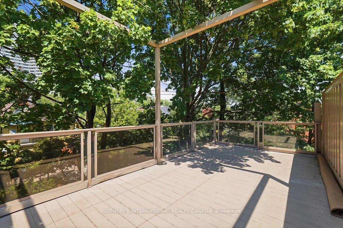 33 Rose Avenue, Toronto