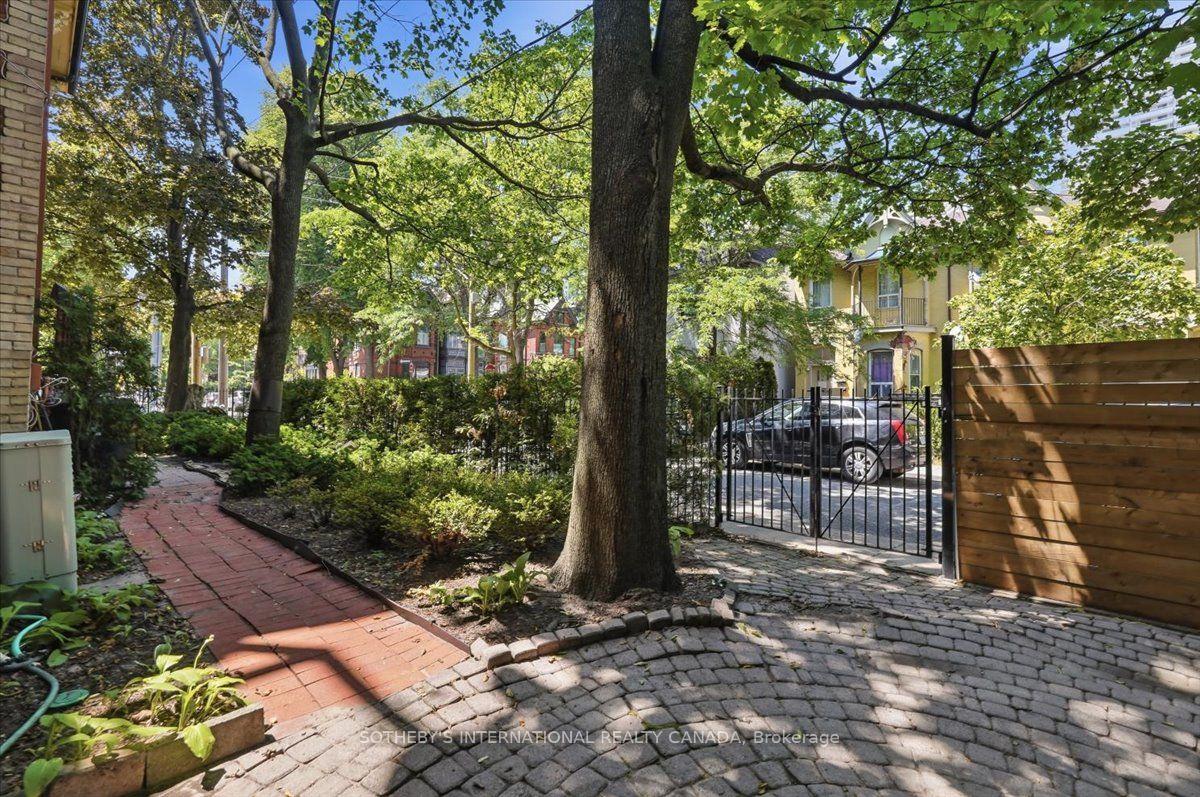 33 Rose Avenue, Toronto