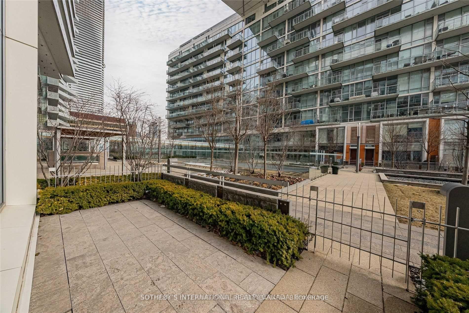 29 Queens Quay E TH-113, Toronto Unit: TH-113