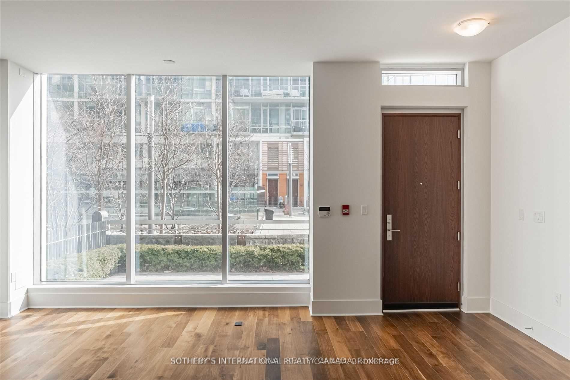 29 Queens Quay E TH-113, Toronto Unit: TH-113
