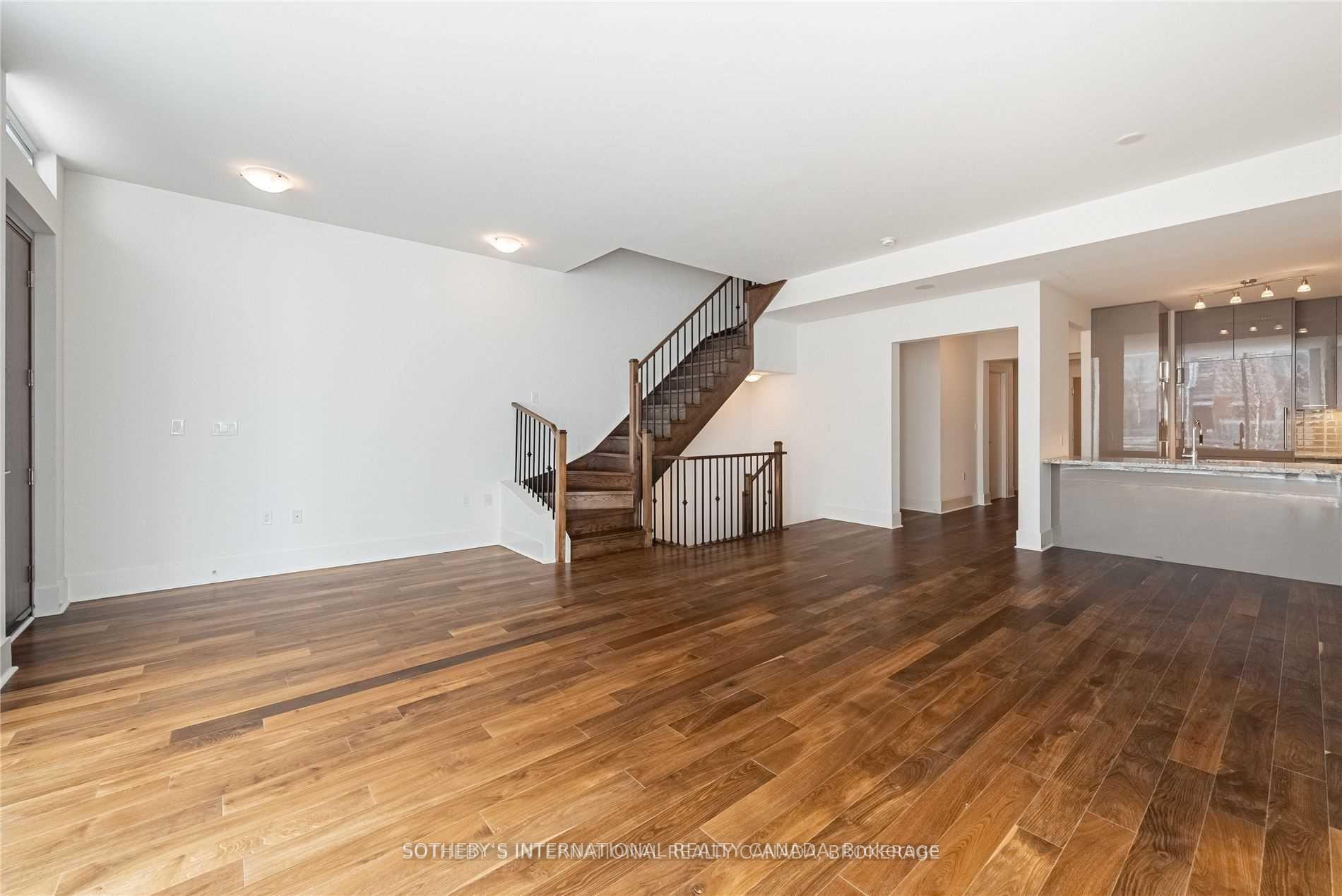 29 Queens Quay E TH-113, Toronto Unit: TH-113