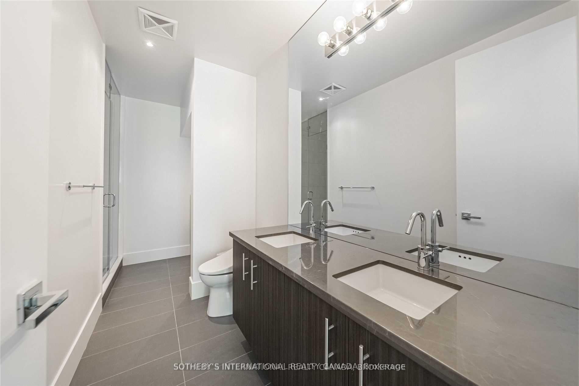 29 Queens Quay E TH-113, Toronto Unit: TH-113