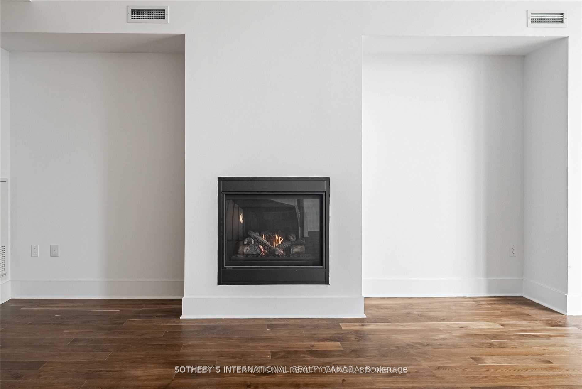 29 Queens Quay E TH-113, Toronto Unit: TH-113