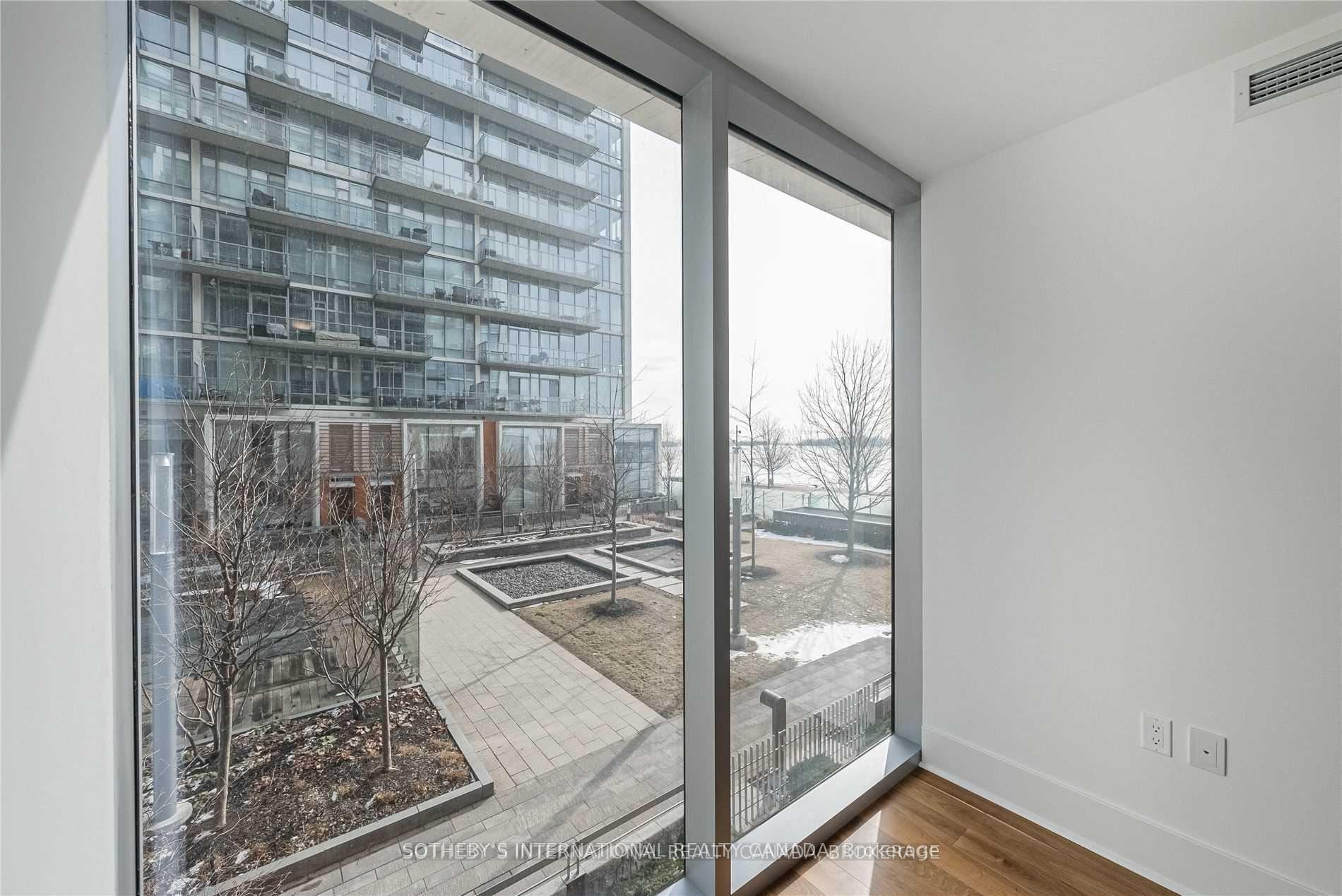29 Queens Quay E TH-113, Toronto Unit: TH-113