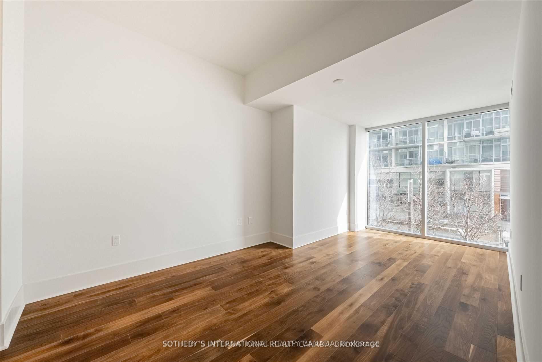 29 Queens Quay E TH-113, Toronto Unit: TH-113