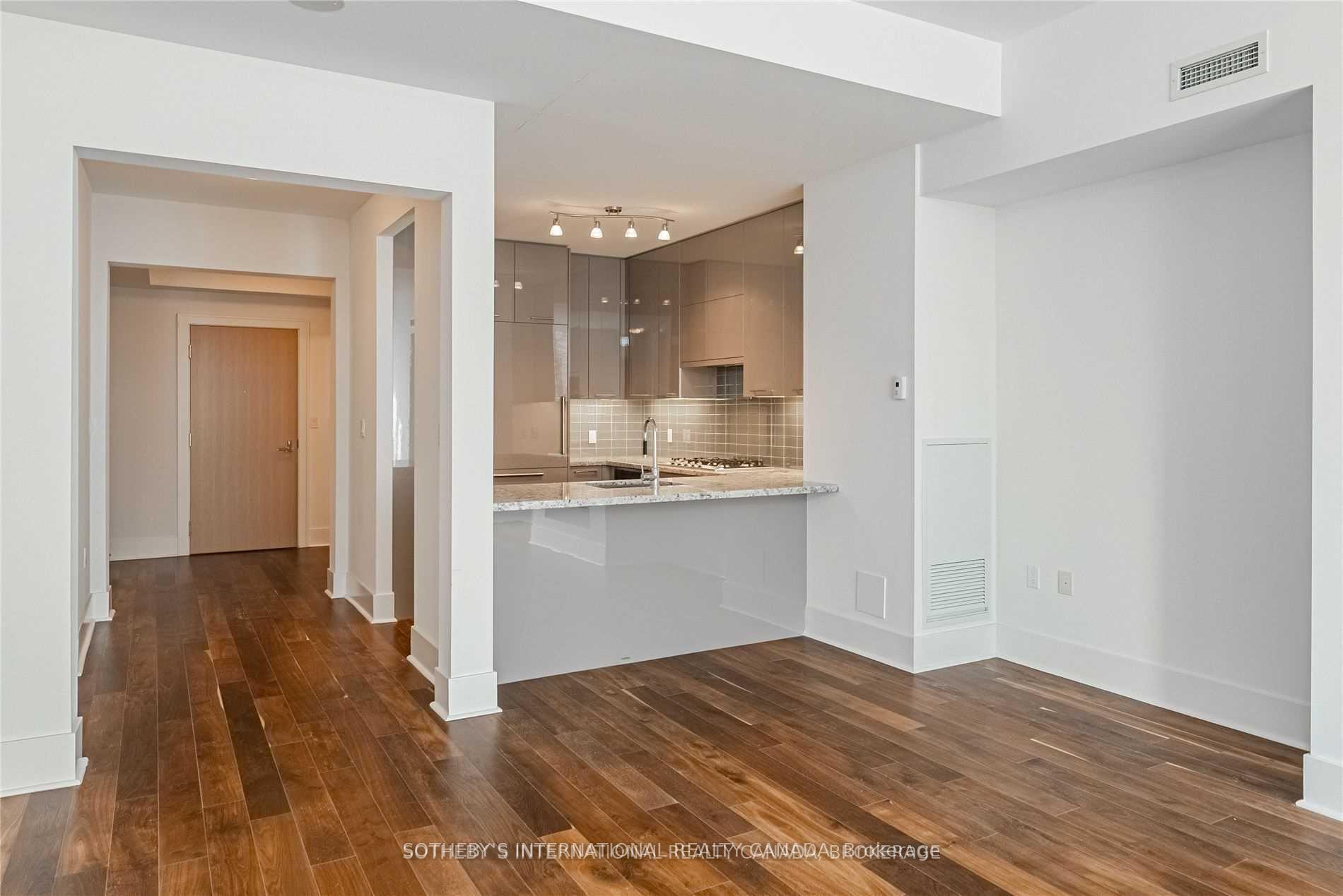 29 Queens Quay E TH-113, Toronto Unit: TH-113