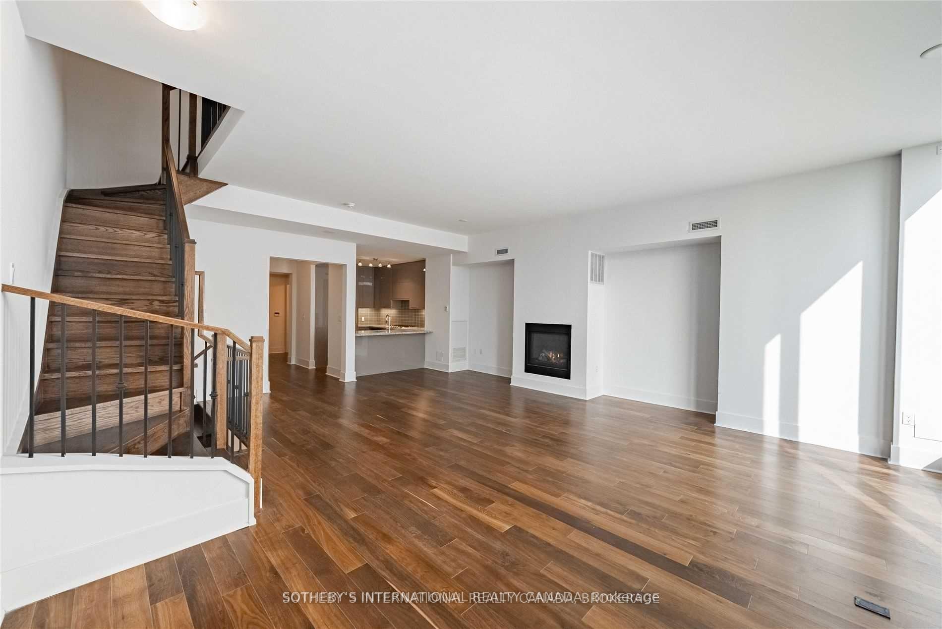 29 Queens Quay E TH-113, Toronto Unit: TH-113
