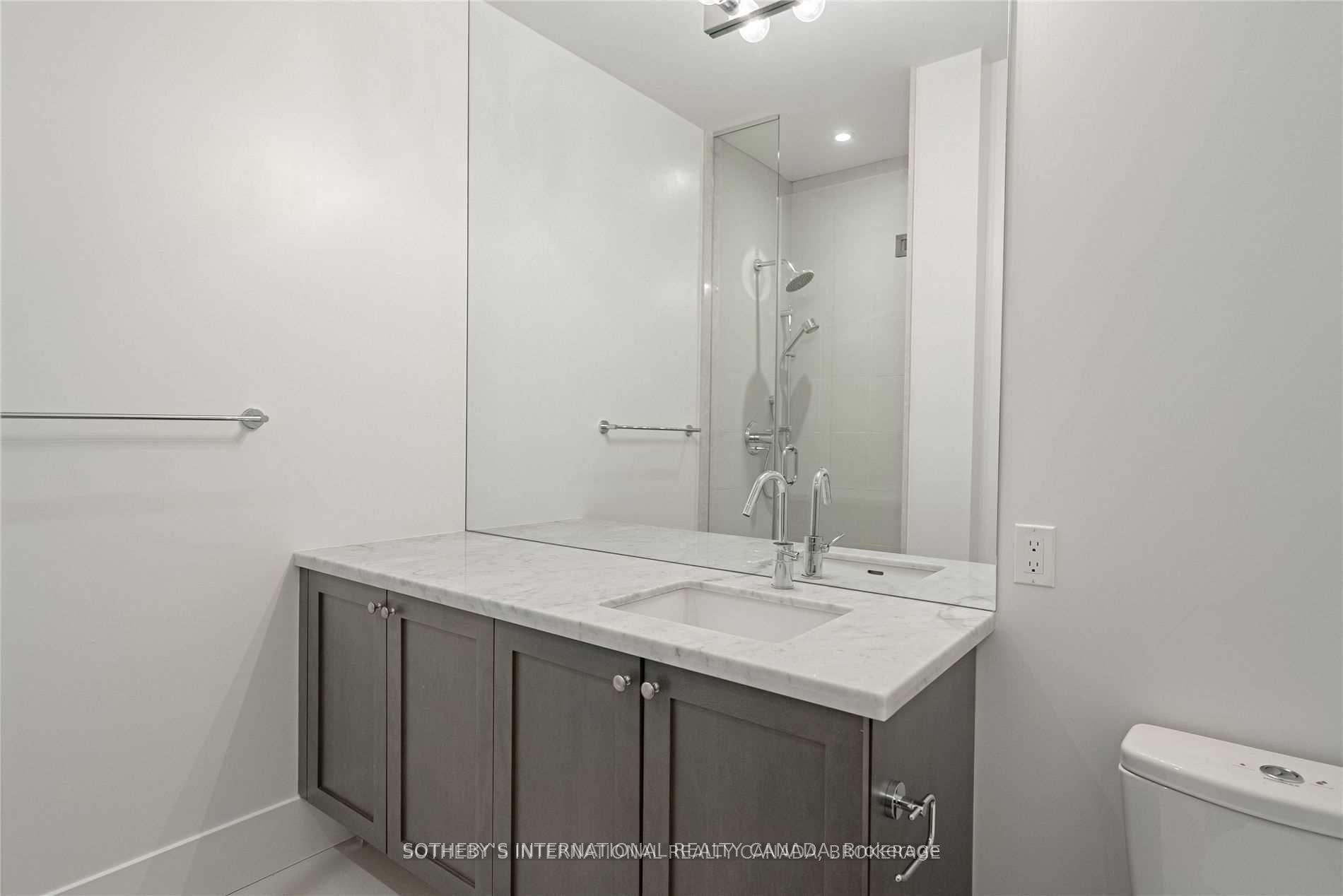 29 Queens Quay E TH-113, Toronto Unit: TH-113