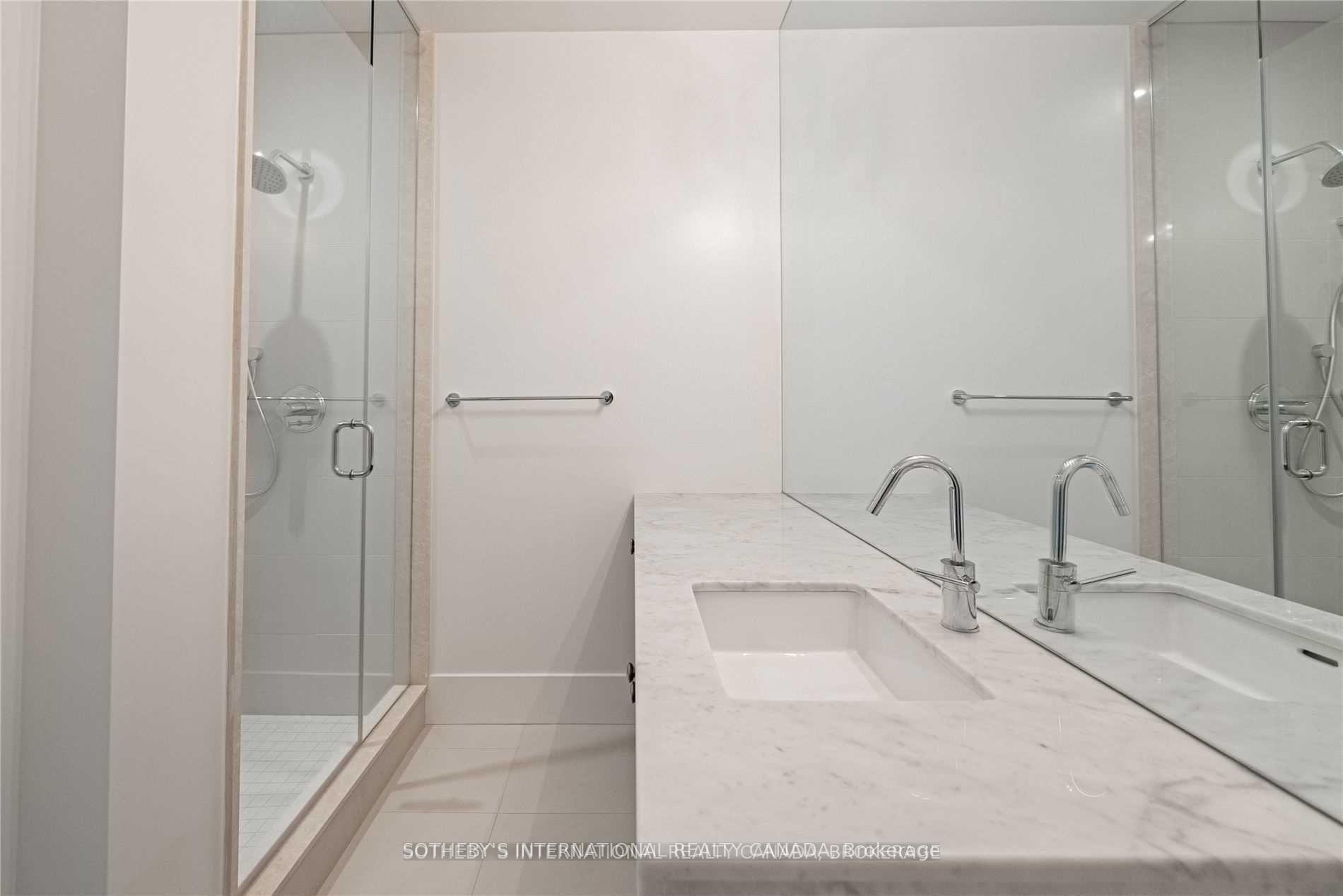 29 Queens Quay E TH-113, Toronto Unit: TH-113