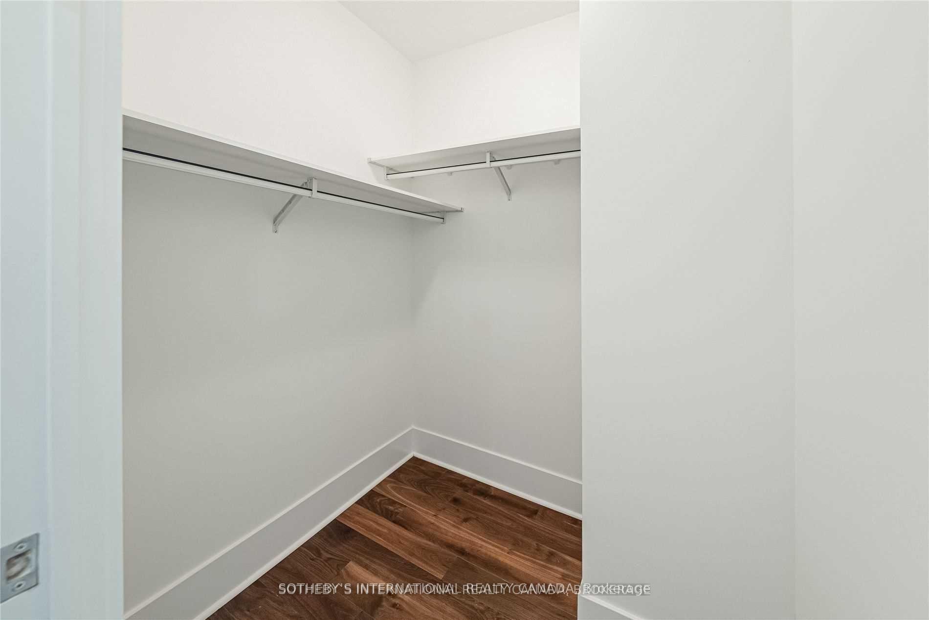 29 Queens Quay E TH-113, Toronto Unit: TH-113