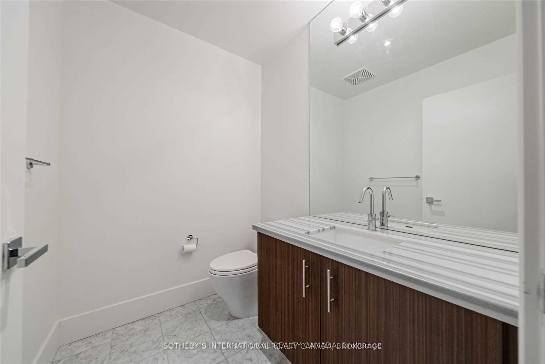 29 Queens Quay E TH-113, Toronto Unit: TH-113