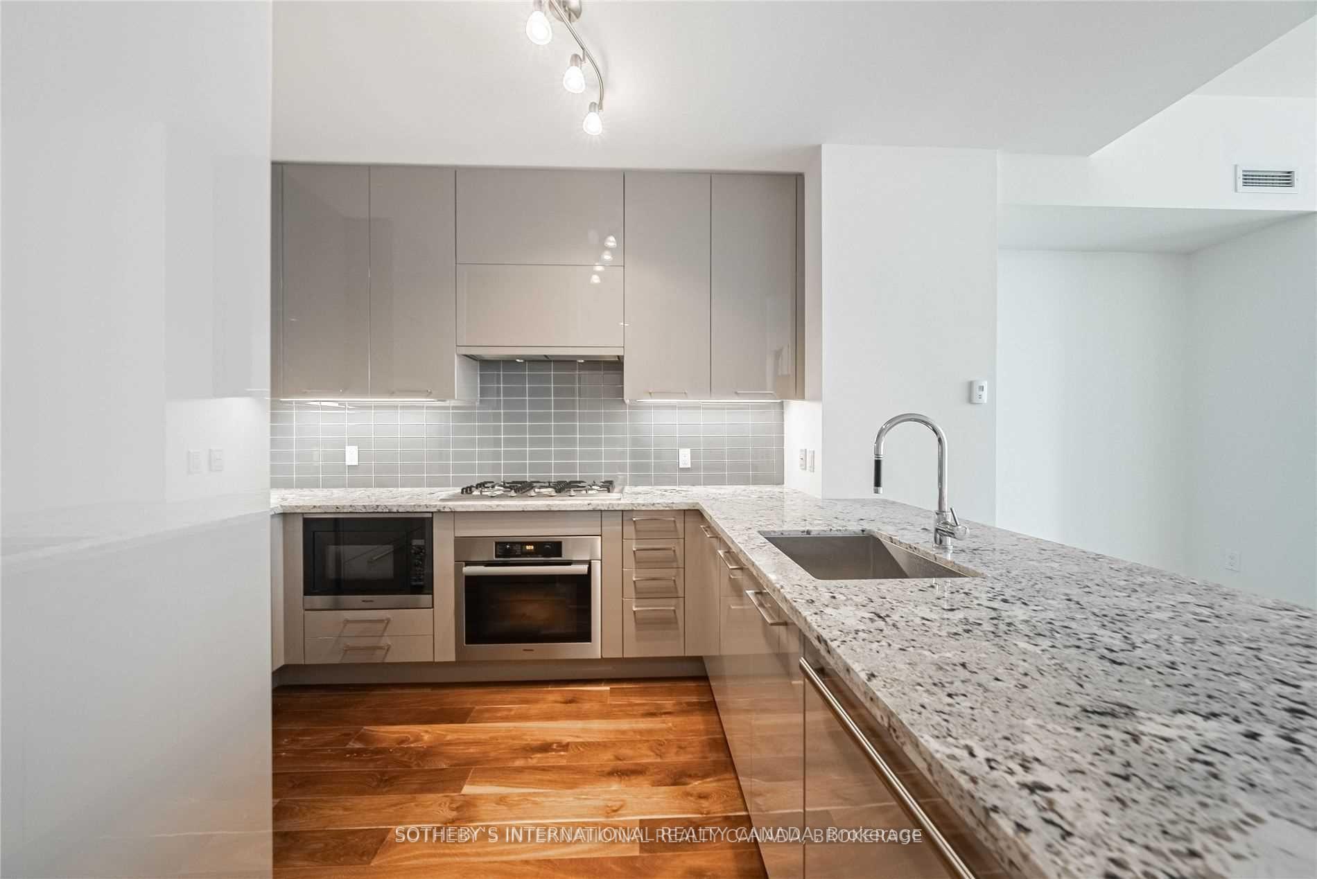 29 Queens Quay E TH-113, Toronto Unit: TH-113