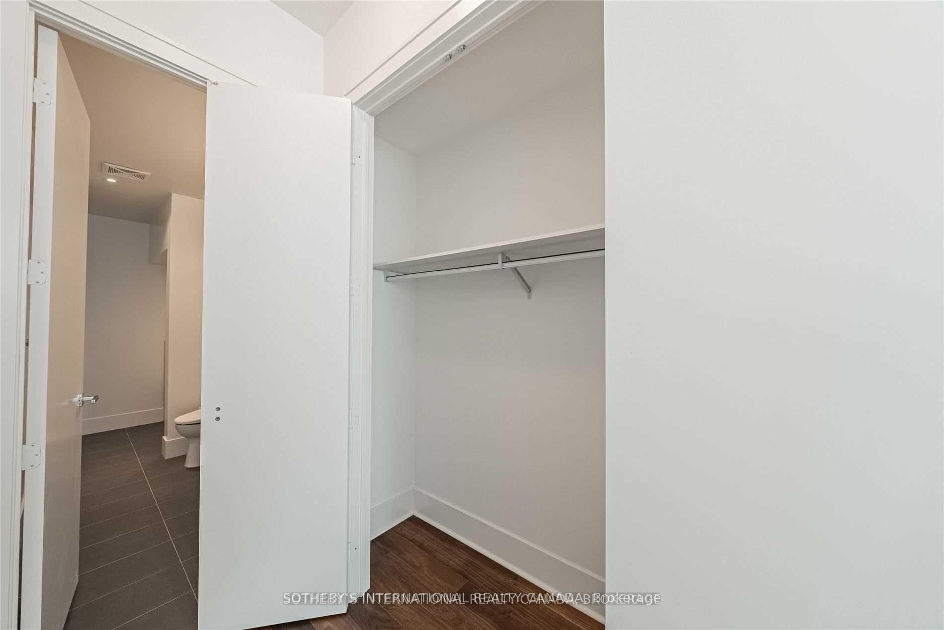 29 Queens Quay E TH-113, Toronto Unit: TH-113