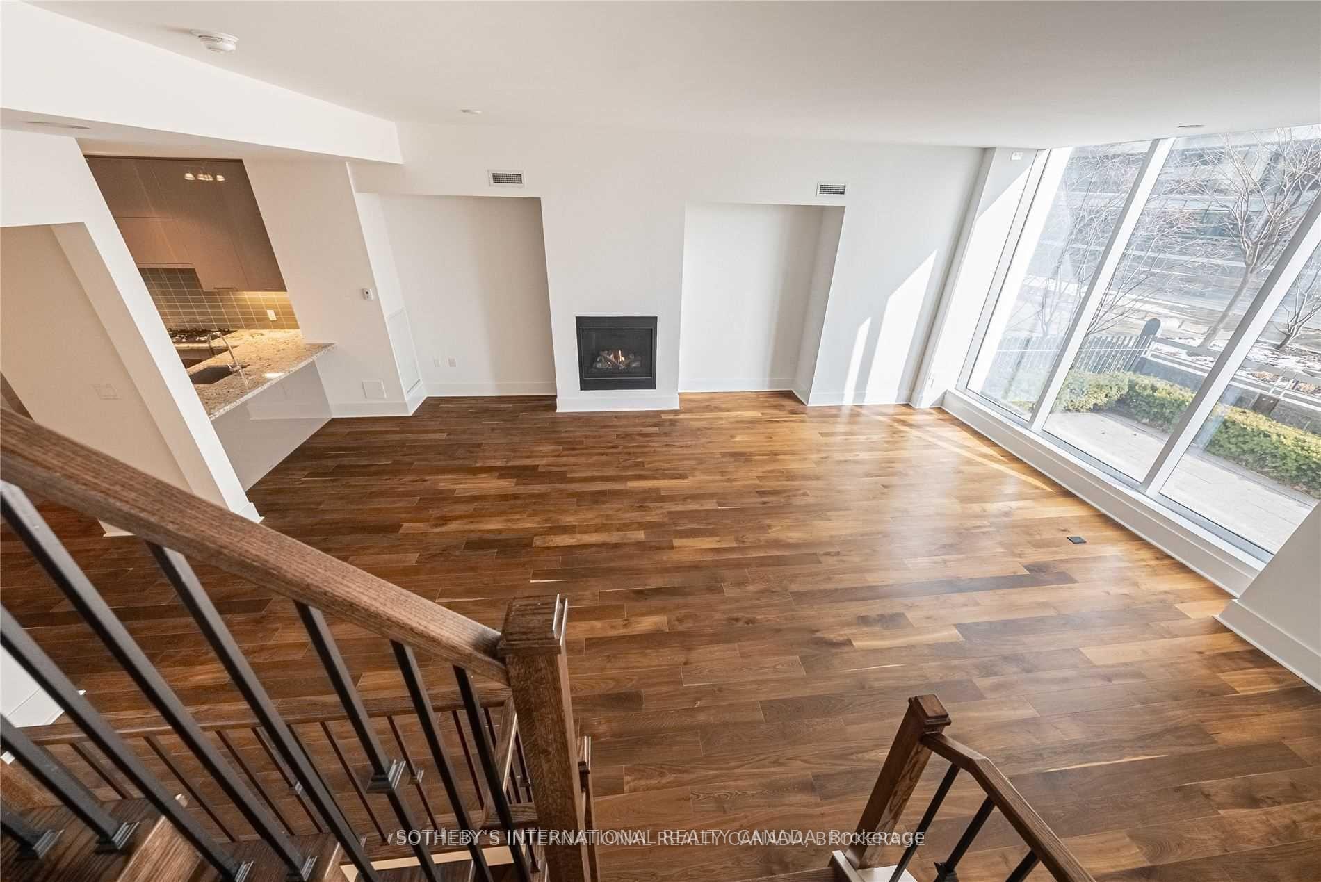 29 Queens Quay E TH-113, Toronto Unit: TH-113