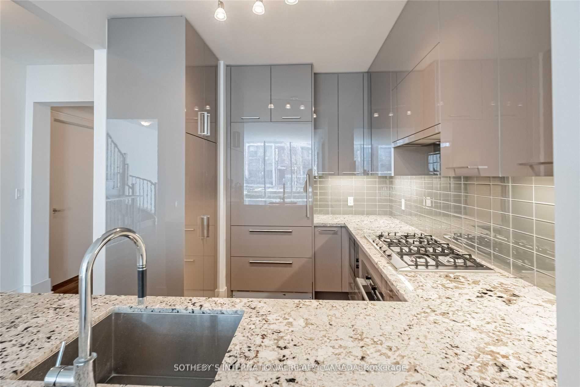 29 Queens Quay E TH-113, Toronto Unit: TH-113