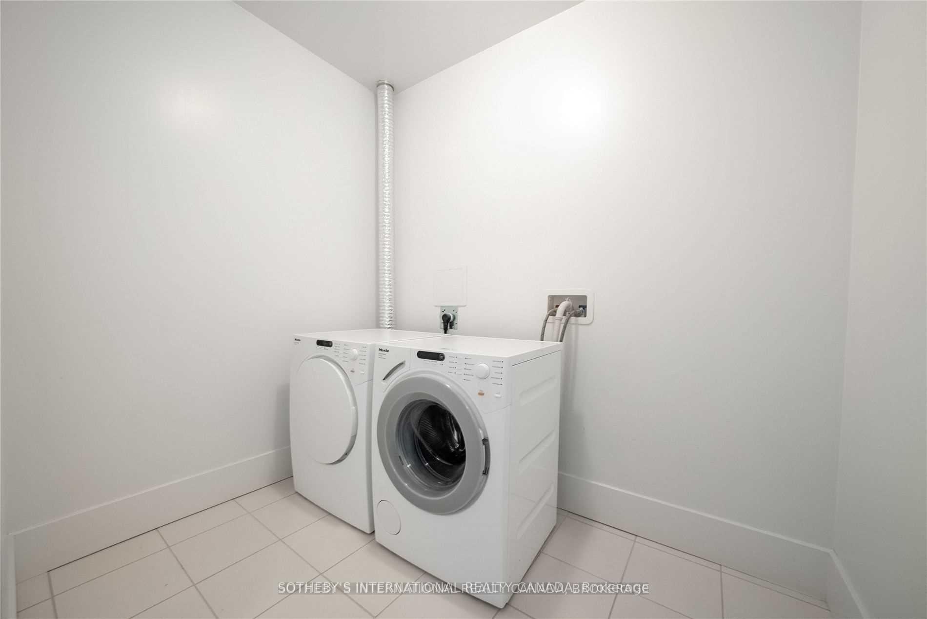 29 Queens Quay E TH-113, Toronto Unit: TH-113