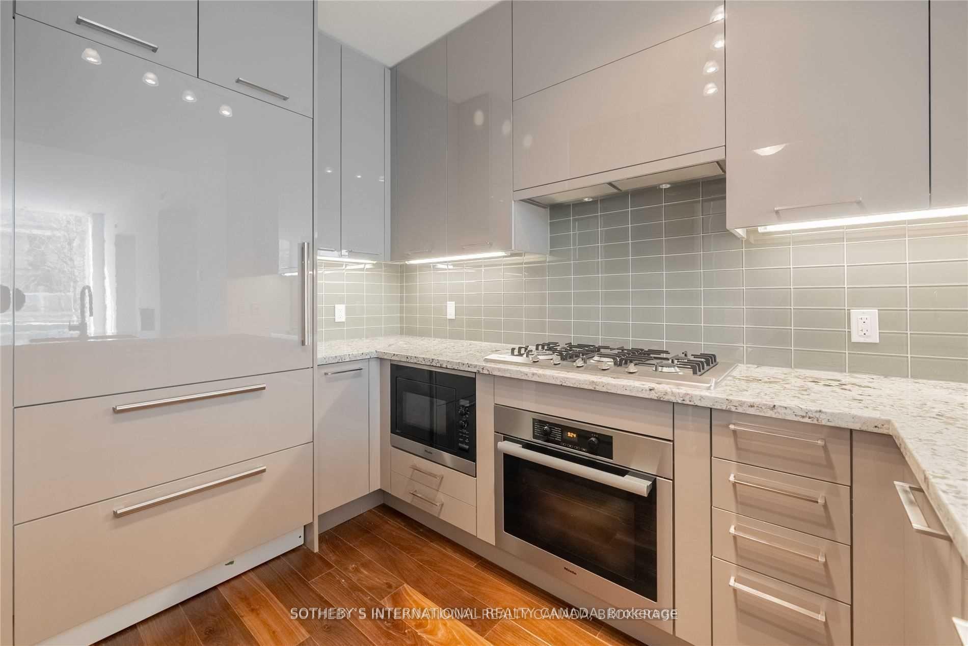29 Queens Quay E TH-113, Toronto Unit: TH-113