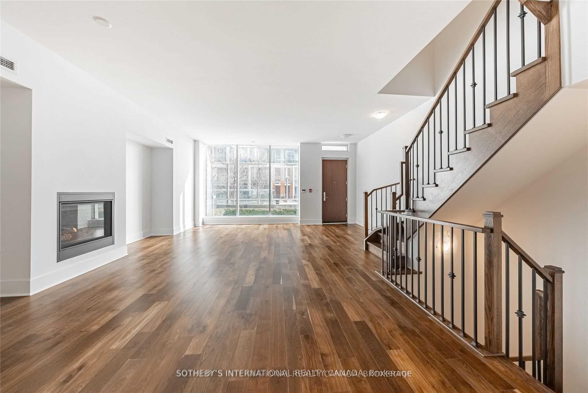 29 Queens Quay E TH-113, Toronto Unit: TH-113