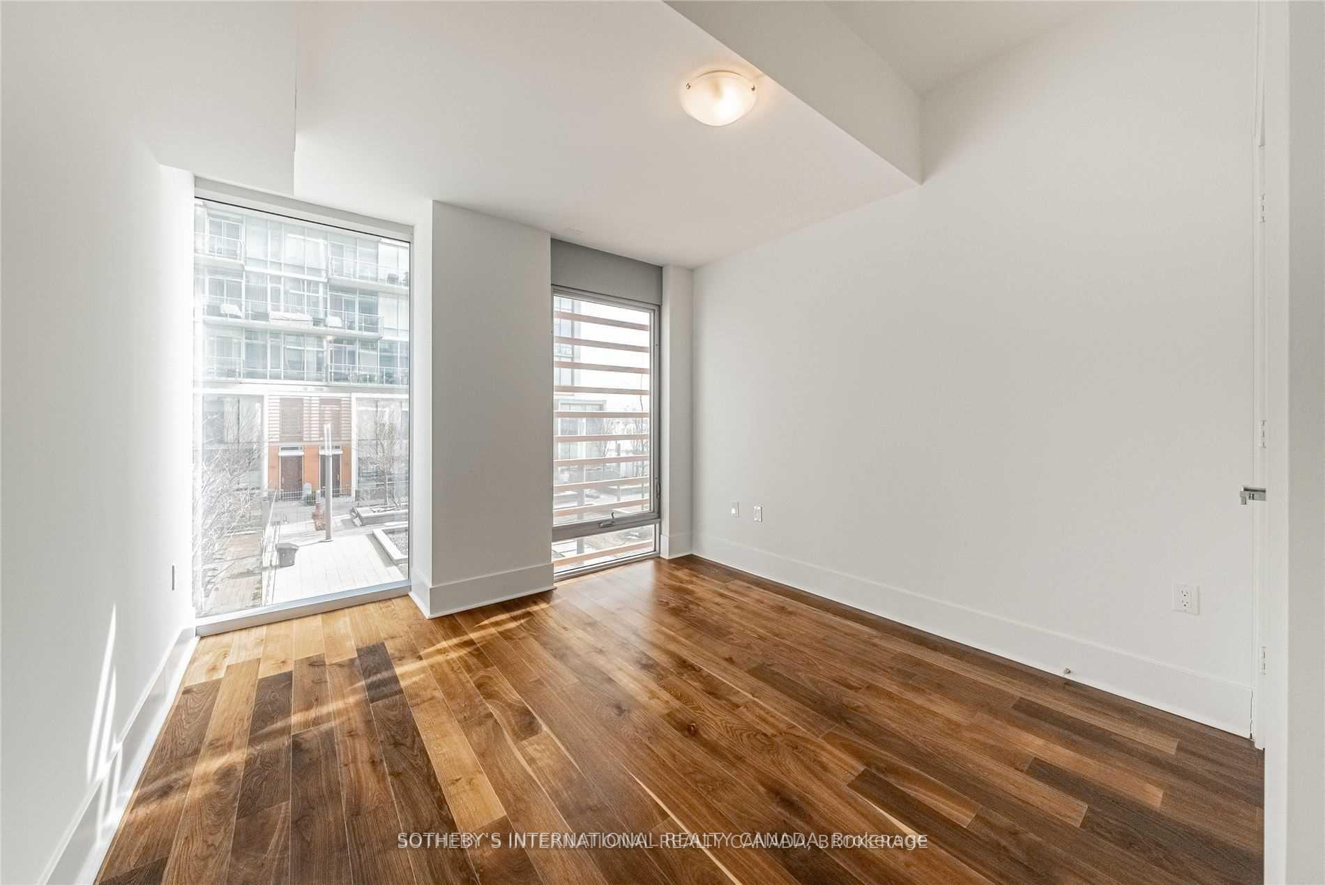 29 Queens Quay E TH-113, Toronto Unit: TH-113