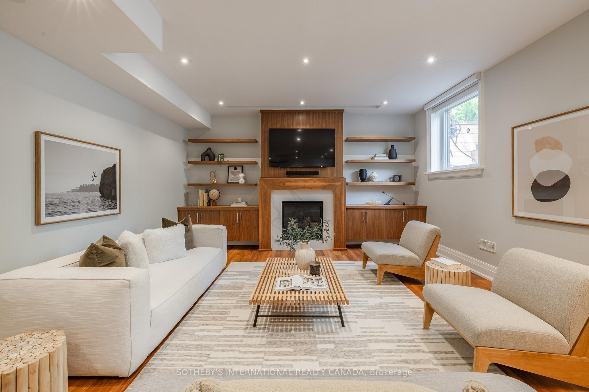242 Betty Ann Drive, Toronto