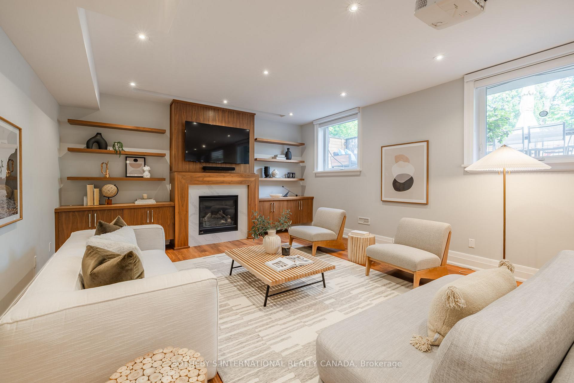 242 Betty Ann Drive, Toronto