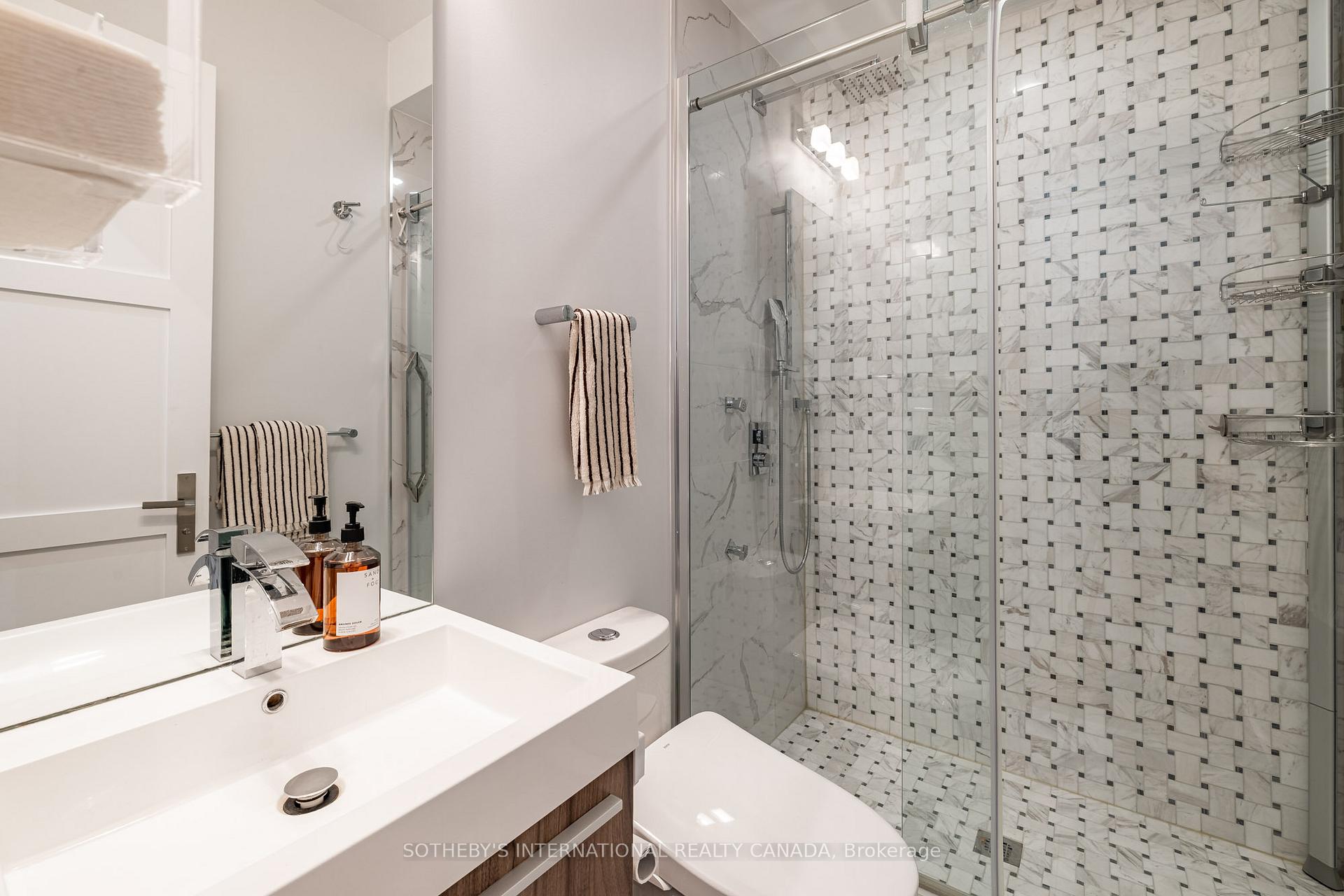 242 Betty Ann Drive, Toronto