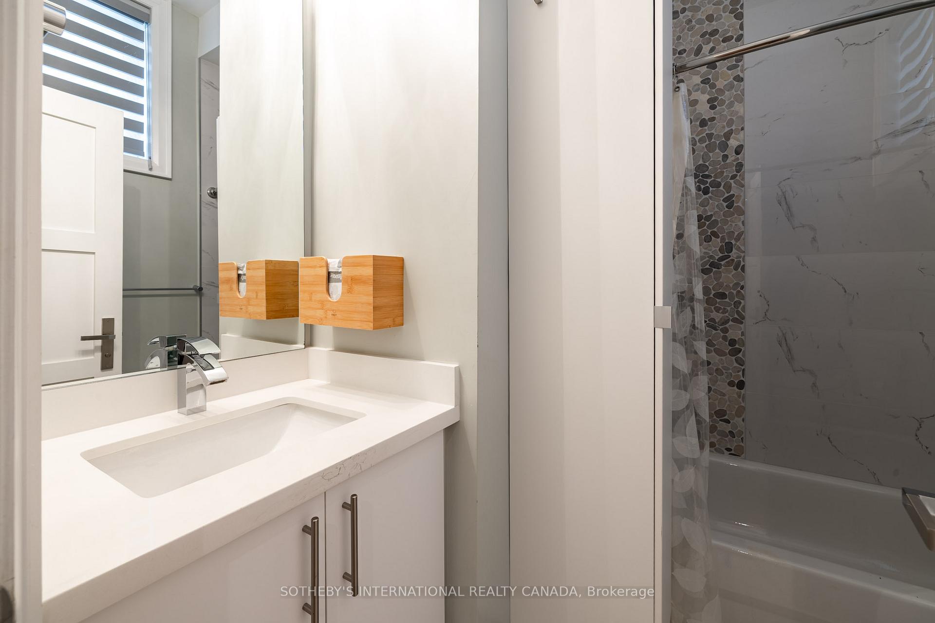 242 Betty Ann Drive, Toronto