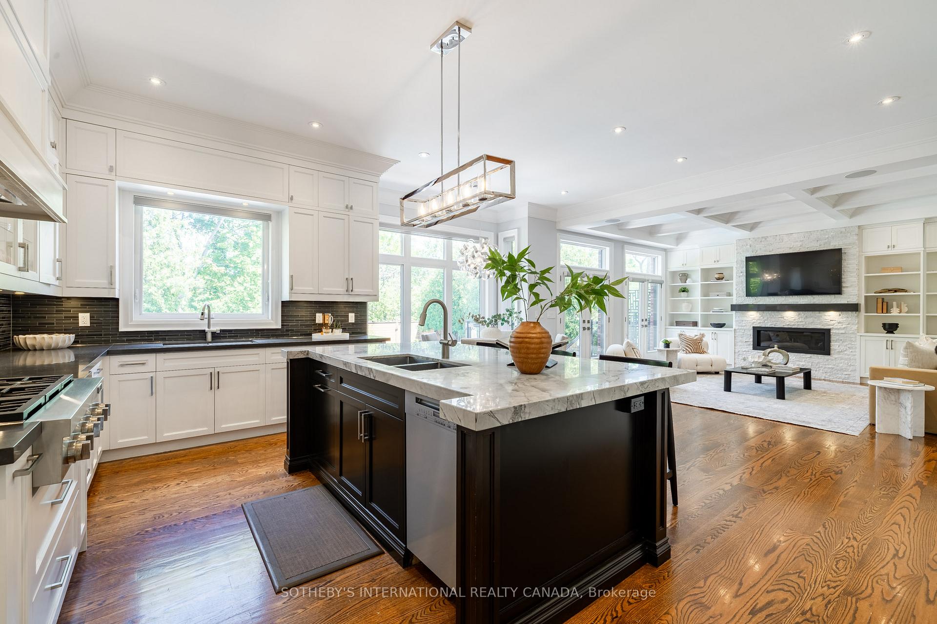 242 Betty Ann Drive, Toronto