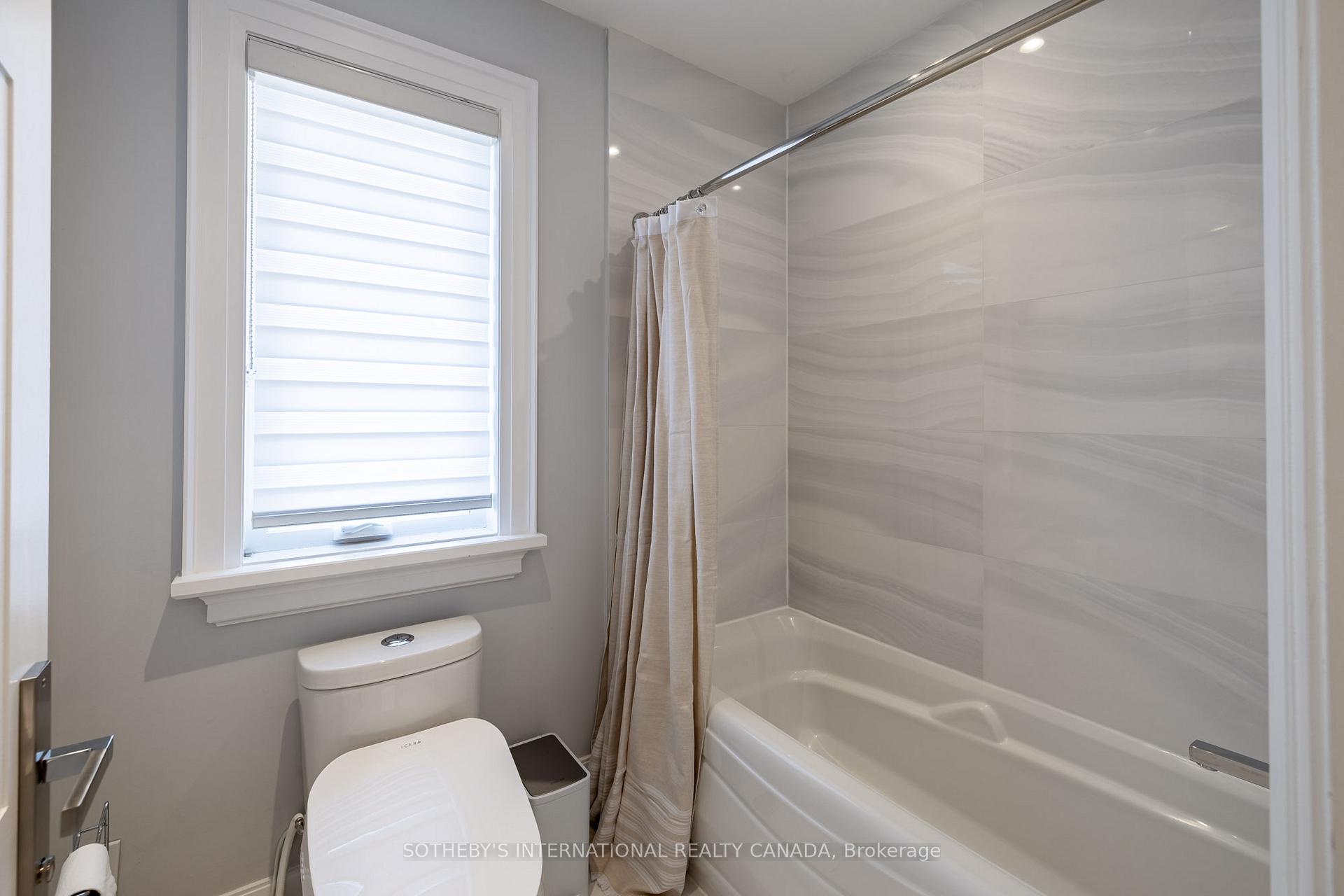 242 Betty Ann Drive, Toronto