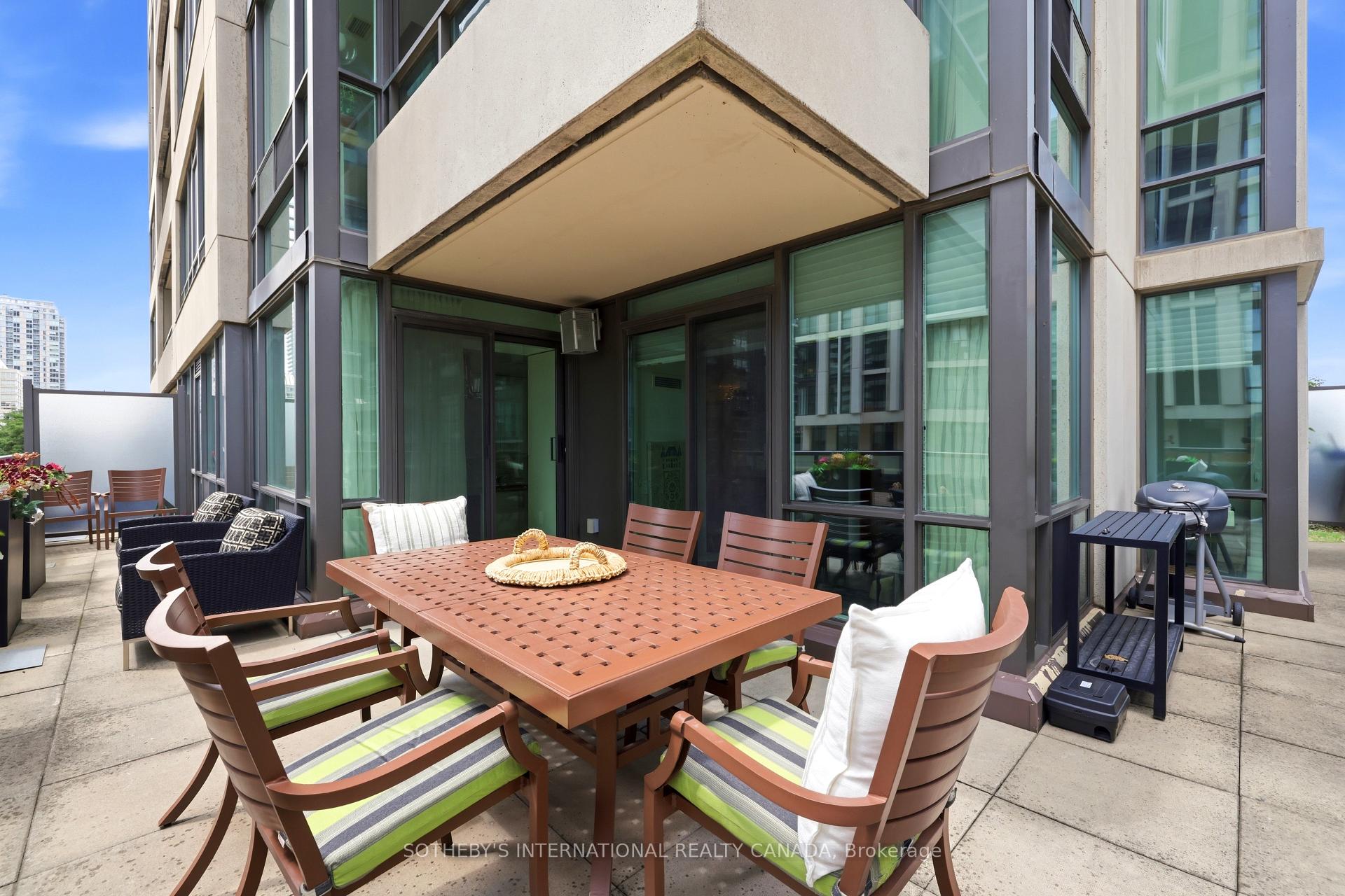 88 Broadway Avenue 409, Toronto Unit: 409